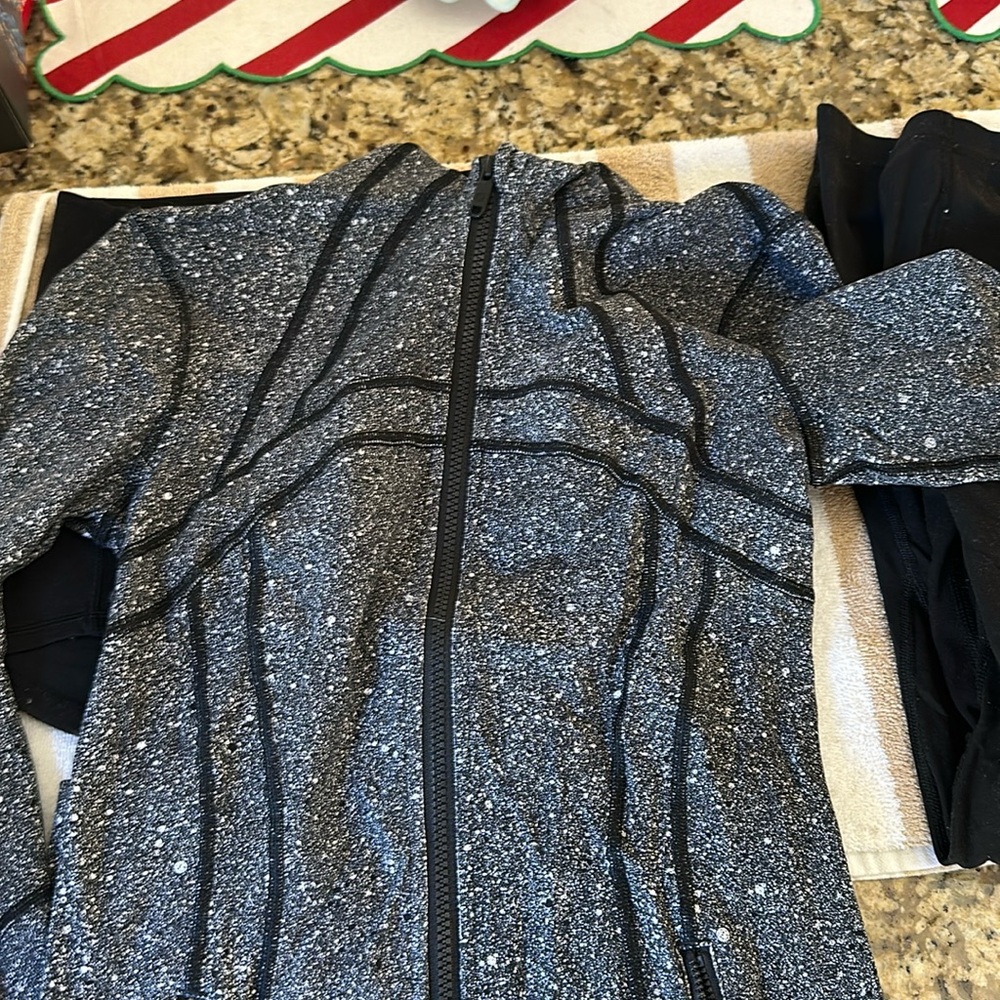 Lululemon tight stretchy, black and white zip up